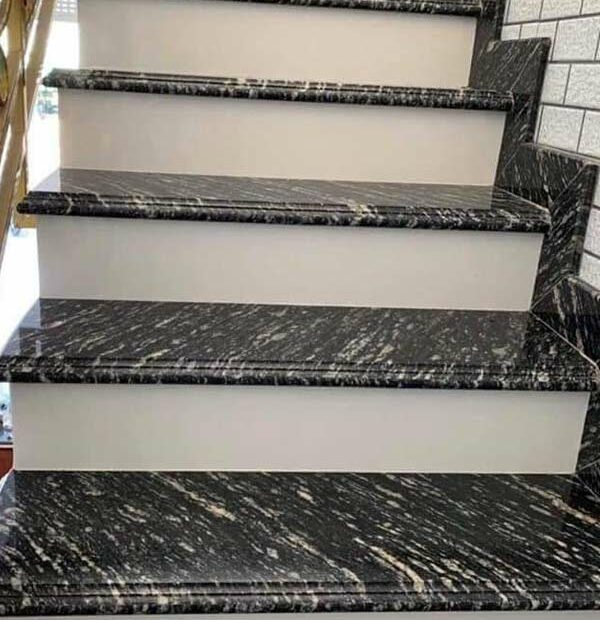 Đá Ốp Cầu Thang Granite Black Forest – Mặt Đen Cổ Trắng Đẹp Giá Rẻ