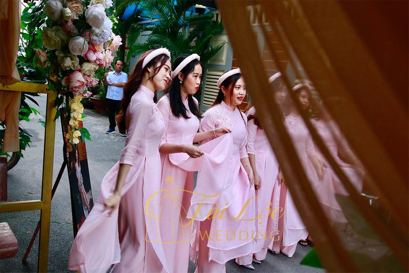 Áo Dài Bưng Quả Màu Hồng Đông Nhi - Tài Lộc Wedding