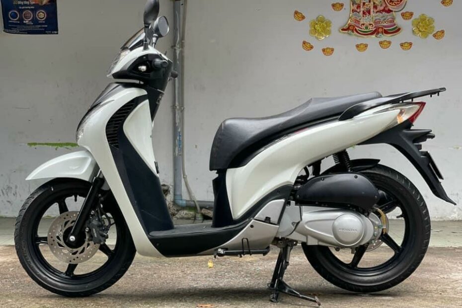 Honda Sh Ý Xài Gần 10 Năm, Bán Giá 'Trên Mây' Tại Việt Nam